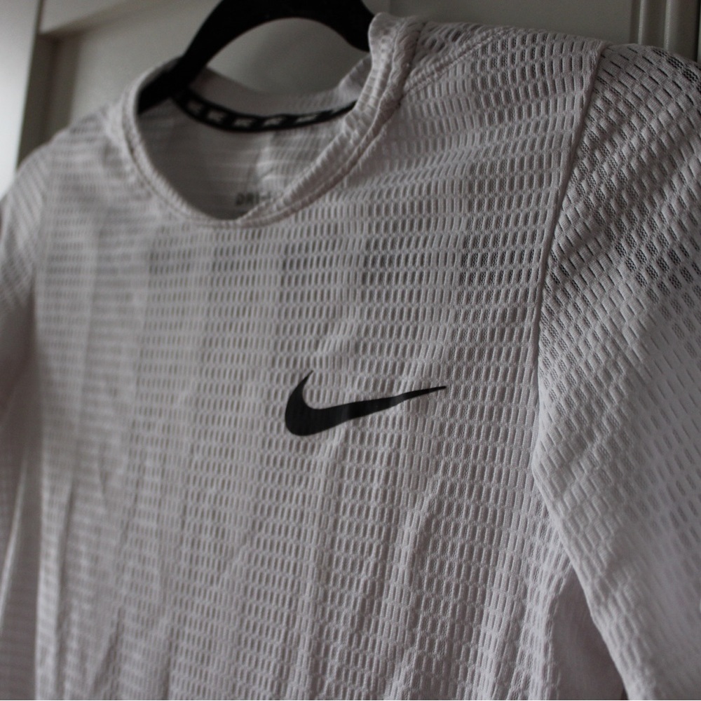 NWOT Nike Dri-Fit Logo Short Sleeve Shirt Athletic Workout Sports T-Shirt White - Picture 4 of 4